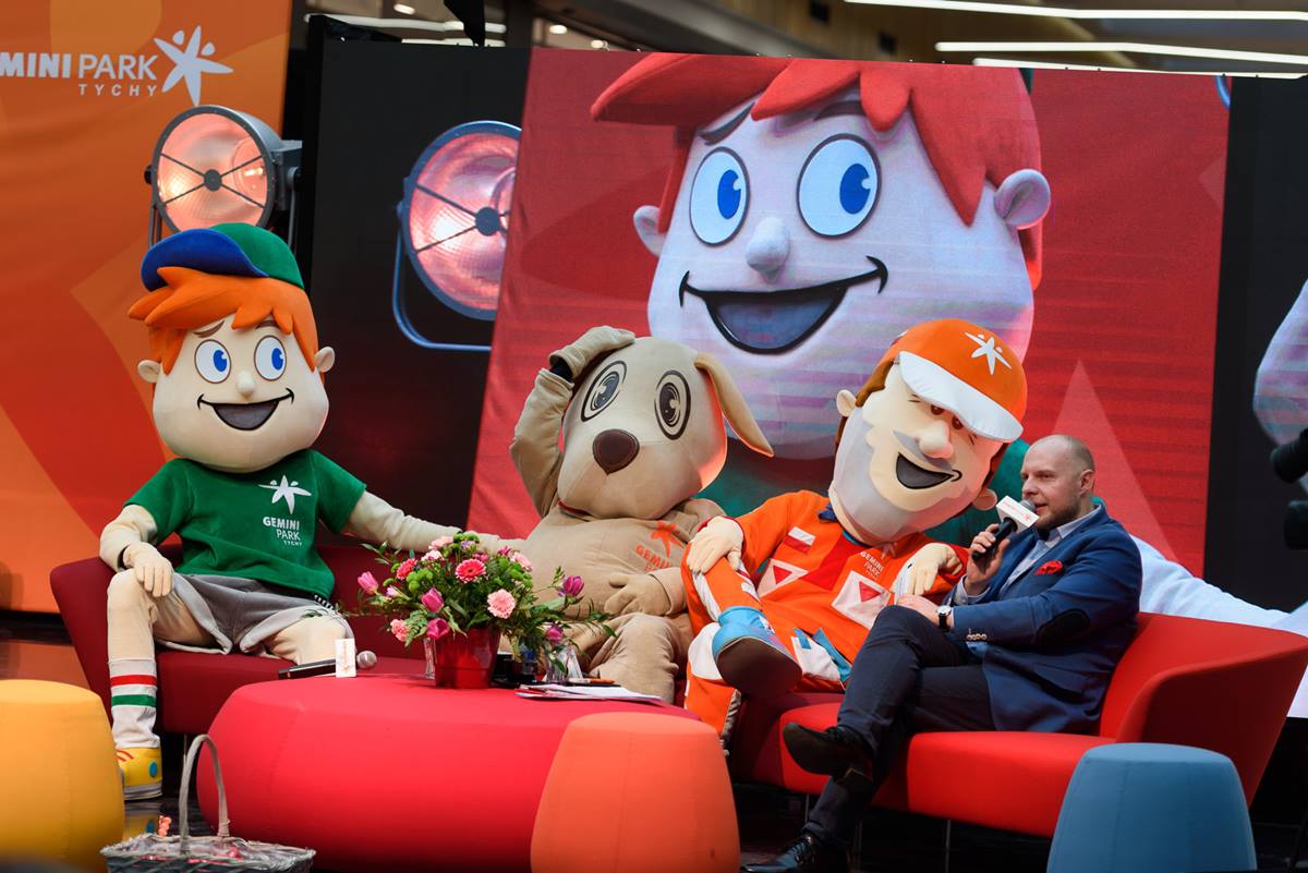 Które lepsze: kostiumy reklamowe na zamówienie czy wypożyczalnia strojów? Chłopiec
